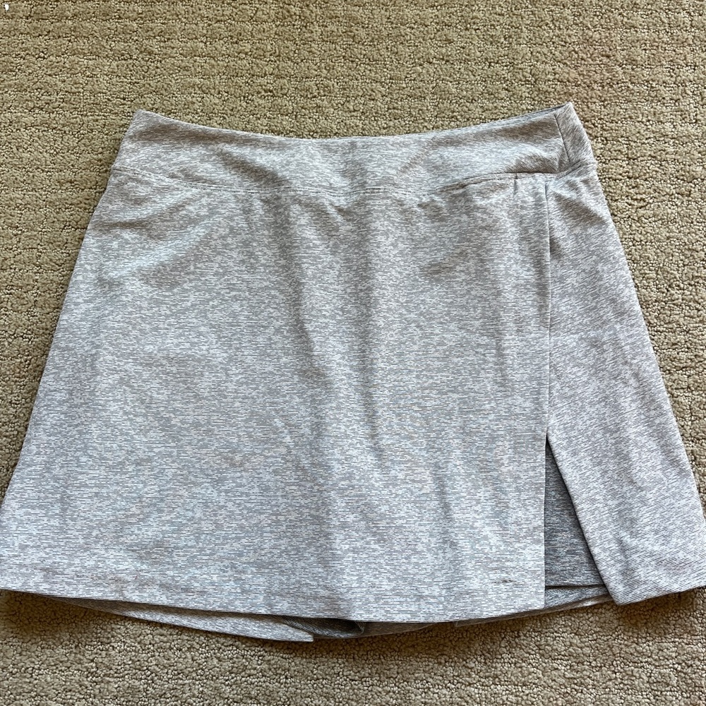 Outdoor Voices Court Skort in gray/ Dove size L